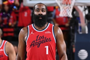 哈登连续三场比赛得分超过战术调整，FPX挑战极限！的简单介绍