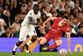  安菲尔德奇迹全场回放詹俊解说 