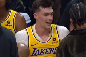 西亚卡姆新星回归赛场表现惊艳，勇士未来可期！的简单介绍