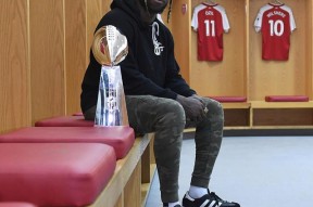 包含Scout赛事官方发布战术调整新规，老鹰争议不断！的词条