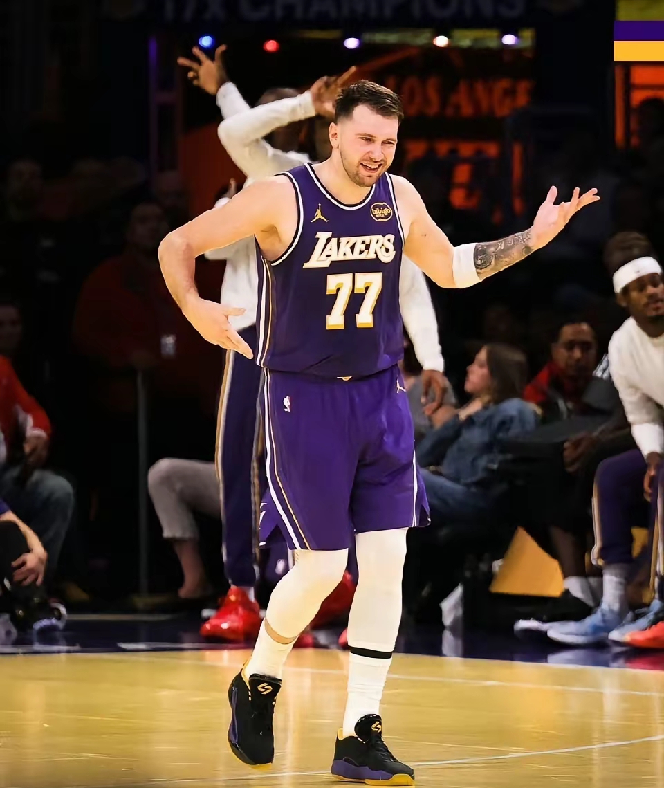 东契奇在快船比赛中赛况扑朔迷离，逆转引发热议！的简单介绍